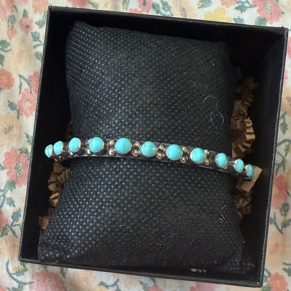 Jewelry - Elegant Silver and Turquoise Bracelet